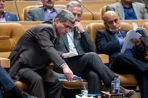 ناتوانی طیب‌نیا در خصوصی‌سازی و مبارزه با فرار مالیاتی + اینفوگرافی