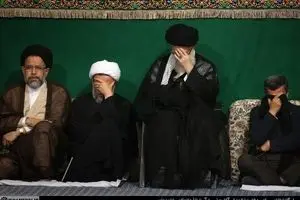 مراسم عزاداری شام غریبان حضرت اباعبدالله الحسین (ع) با حضور رهبر انقلاب برگزار شد + تصاویر