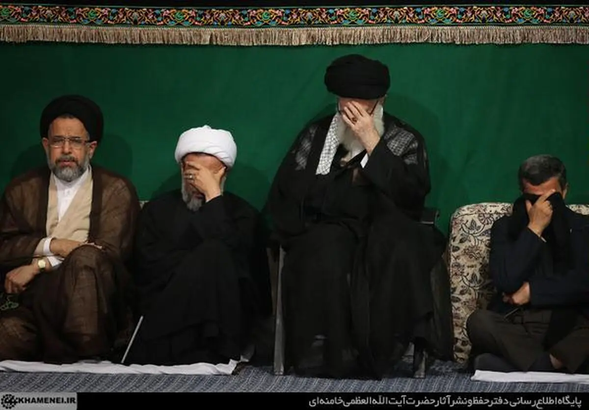مراسم عزاداری شام غریبان حضرت اباعبدالله الحسین (ع) با حضور رهبر انقلاب برگزار شد + تصاویر