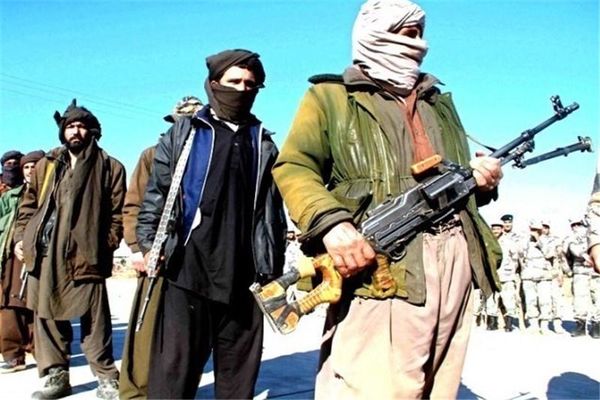 طالبان هشت سرباز ارتش افغاسنتان را تحویل دولت داد