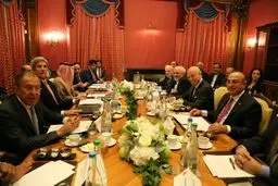 نشست بین المللی سوریه در لوزان با حضور ظریف آغاز شد