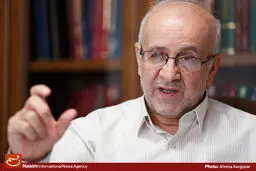 تفکر اقتصادی دولت‌ها از سازندگی تاکنون همه لیبرال بوده/ کاهش تورم در سال‌های اخیر به دلیل فقر و رکود است