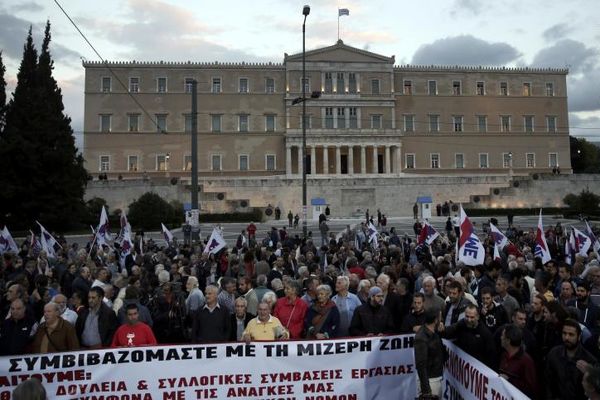 تظاهرات مردم یونان در اعتراض به سیاست ریاضت اقتصادی دولت + تصاویر
