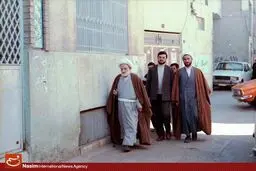 ما را در دست کفار ذلیل کردند