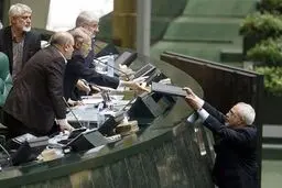 گزارش سوم وزارت خارجه درباره برجام به مجلس ارائه شد