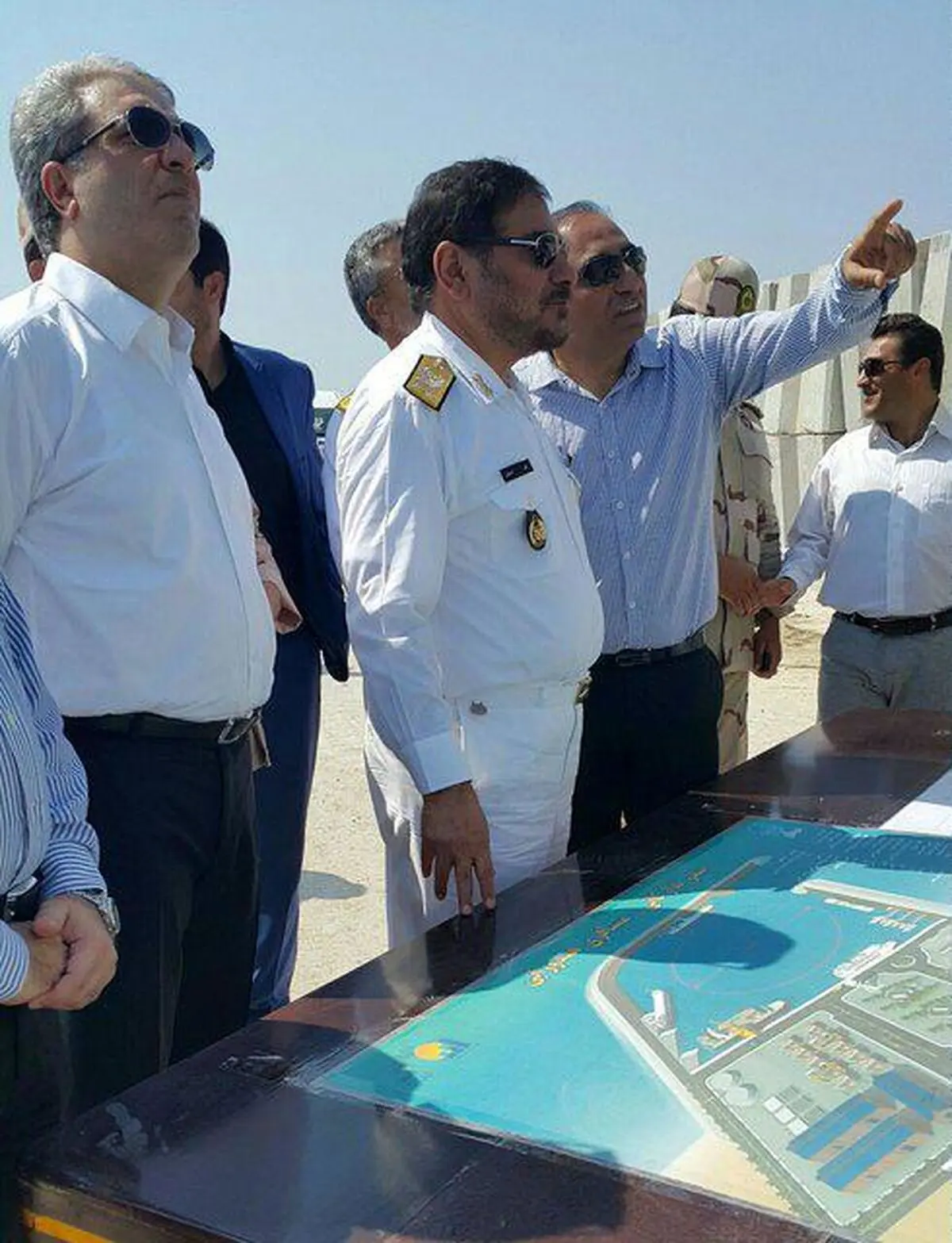 بازدید شمخانی از فعالیت‌های عمرانی انجام شده در جزیره هندورابی