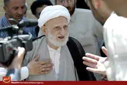 کار ما به این جا رسیده که با داشتن قرآن، زیر بار کفار می‌رویم!