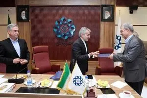 پشت مدیر ۴۰ میلیونی به چه کسی گرم است؟/ نهادهای نظارتی به موضوع آقای 