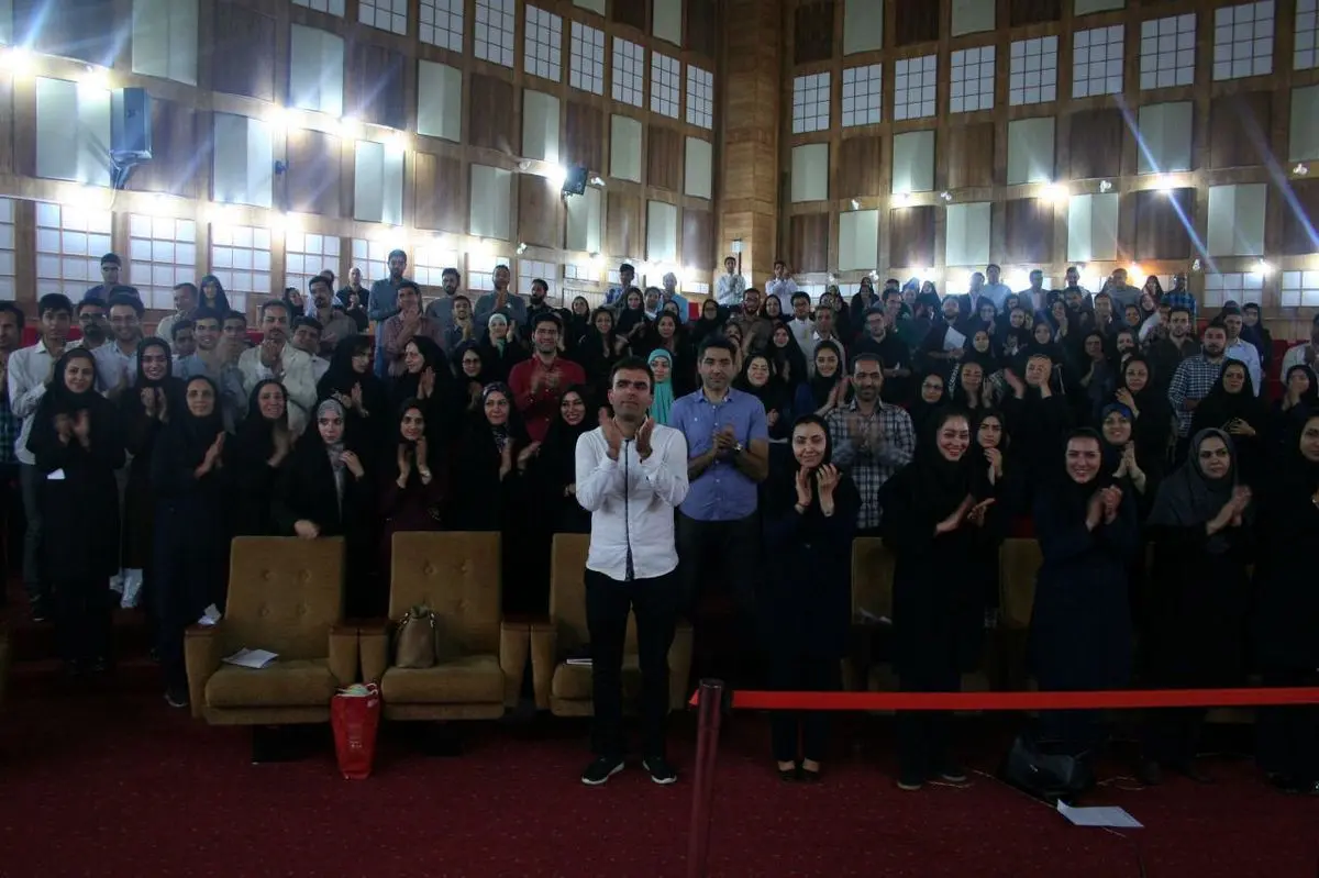 رادیو ایران از ۵۰۰ علاقه‌مند به شرکت در مسابقه گویندگی ،تست صدا می گیرد