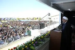 امروز در سایه برجام، کشتی‌ها به جای بنادر همسایه، در سرزمین خودمان پهلو می‌گیرند