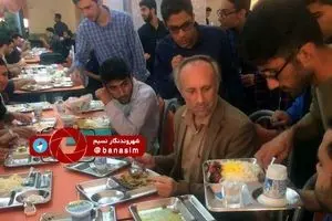 عکس خبری:: تجمع برخی دانشجویان دانشگاه سمنان در اعتراض به کیفیت غذا
