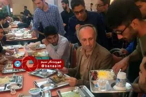 عکس خبری:: تجمع برخی دانشجویان دانشگاه سمنان در اعتراض به کیفیت غذا