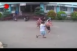 تبدیل بیمارستان به صحنه شمشیربازی