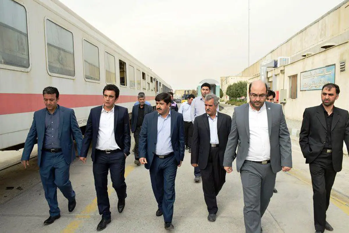شعارهای دولت در توسعه حمل و نقل ریلی روی زمین ماند/ بانک صنعت و معدن برای نوسازی ناوگان ریلی یک ریال هم نداد!