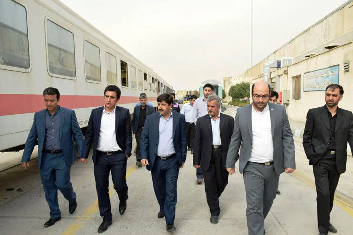 شعارهای دولت در توسعه حمل و نقل ریلی روی زمین ماند/ بانک صنعت و معدن برای نوسازی ناوگان ریلی یک ریال هم نداد!
