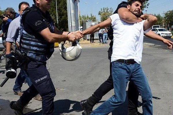 حمله پلیس ترکیه به تظاهرکنندگان در 