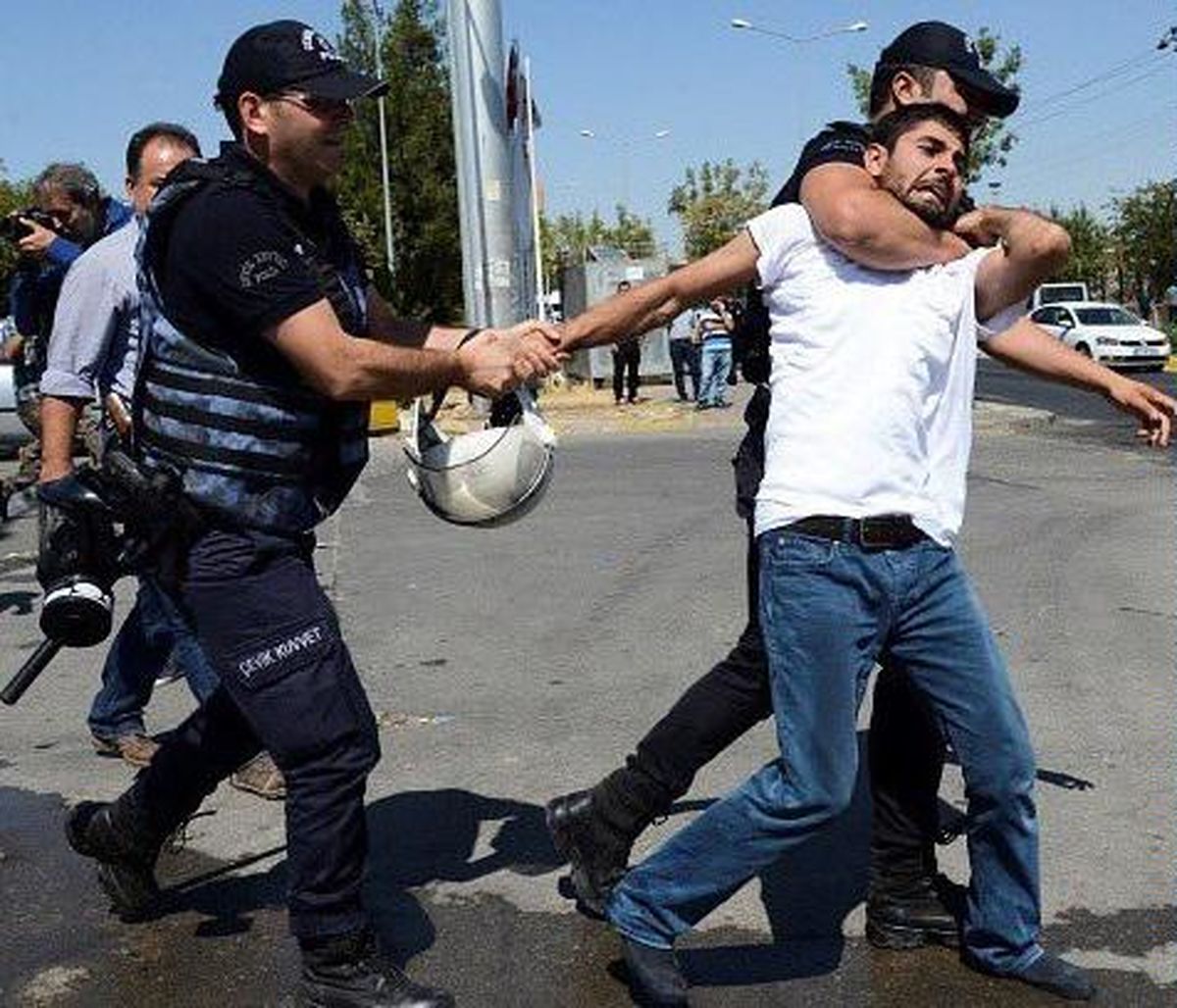 حمله پلیس ترکیه به تظاهرکنندگان در "دیاربکر"