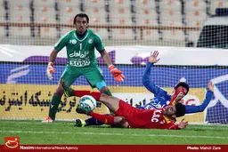 برتری استقلال مقابل فولاد در نیمه نخست