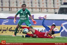 برتری استقلال مقابل فولاد در نیمه نخست