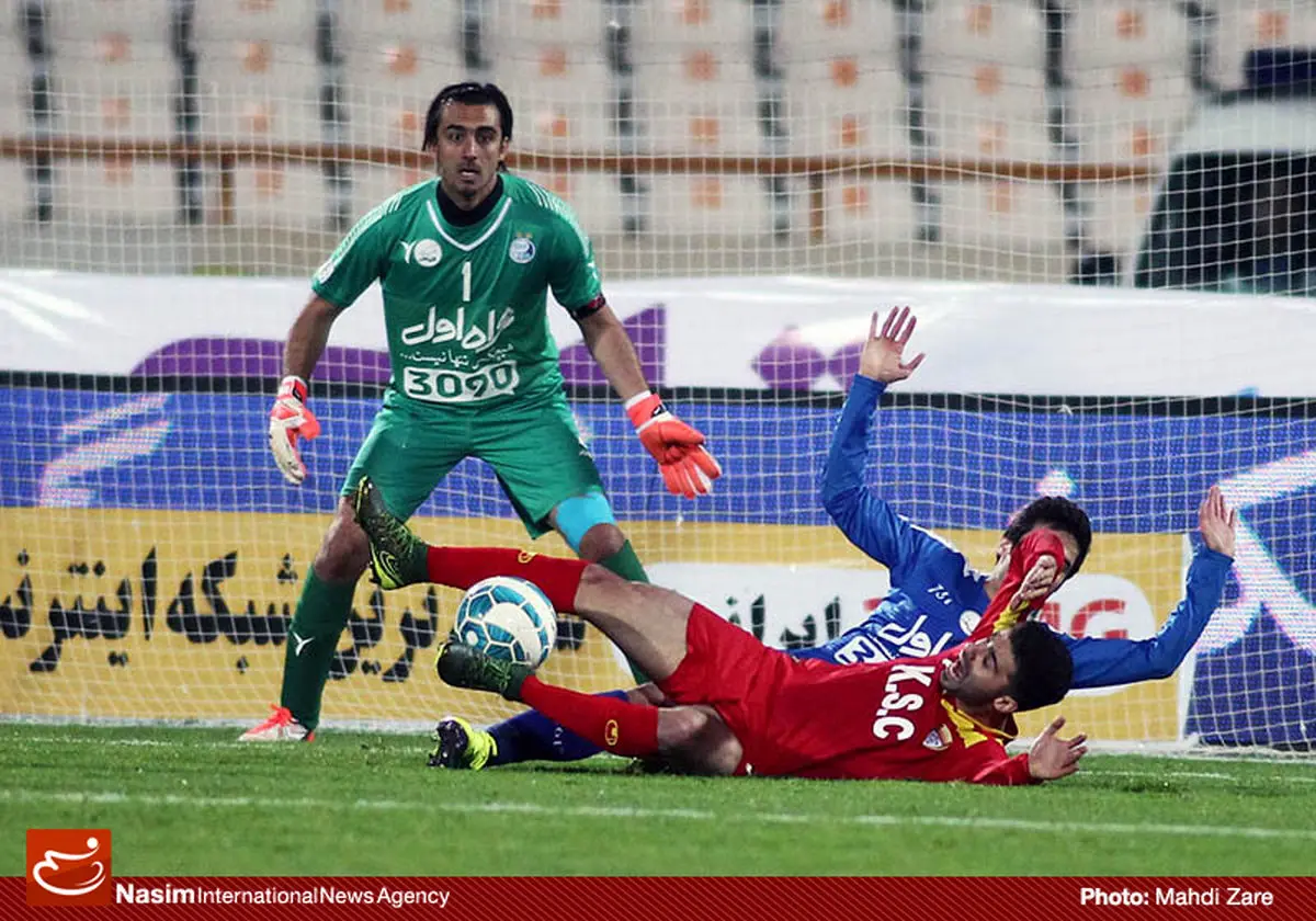 برتری استقلال مقابل فولاد در نیمه نخست