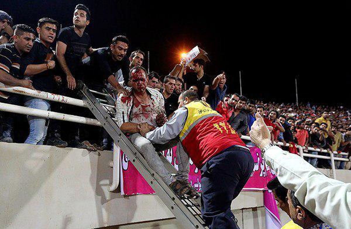 مقایسه خشونت تماشاگران در لیگ برتر و فوتبال جزیره