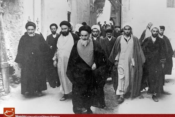 برگزاری کرسی ترویجی "مقایسه مواضع امام خمینی (ره) با مراجع حوزه قم"