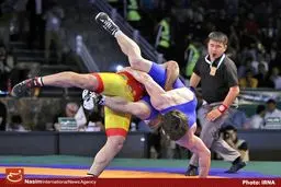 مسجل شدن یک مدال نقره ایران/ تلاش کشتی‌گیران برای کسب سه نشان برنز
