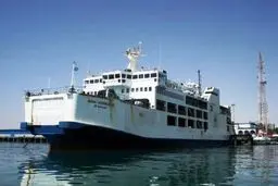 دهقانی: سازمان بنادر اصرار عجیبی به خرید شناور از خارجی‌ها دارد