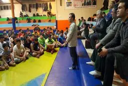 حضور رضا لایق در جمع کشتی‌گیران جوان و نوجوان خراسان رضوی + عکس