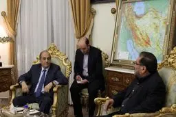 اروپایی‌ها با خواسته‌های سلطه‌طلبانه آمریکا برای ایجاد انحصار در مدیریت مالی بین‌المللی مقابله کنند