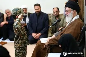 جمعی از خانواده‌های شهدای مدافع حرم با رهبر انقلاب دیدار و گفتگو کردند