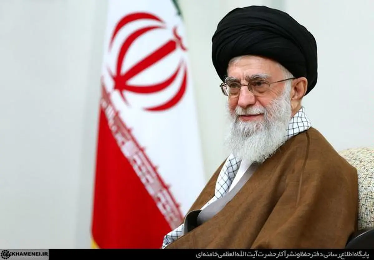 رهبر انقلاب: سلام بنده را به دانشجویان برسانید و از هدیه‌ای که داده‌اند، تشکر ویژه‌ای کنید