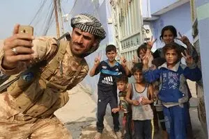 نیروهای پیشمرگه کرد در خط مقدم جنگ موصل