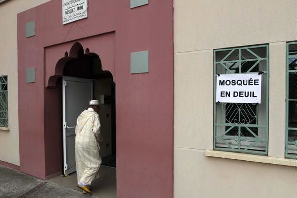 تعطیلی چهار مسجد در فرانسه به بهانه ترویج افراط‌گرایی