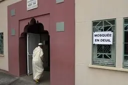 تعطیلی چهار مسجد در فرانسه به بهانه ترویج افراط‌گرایی