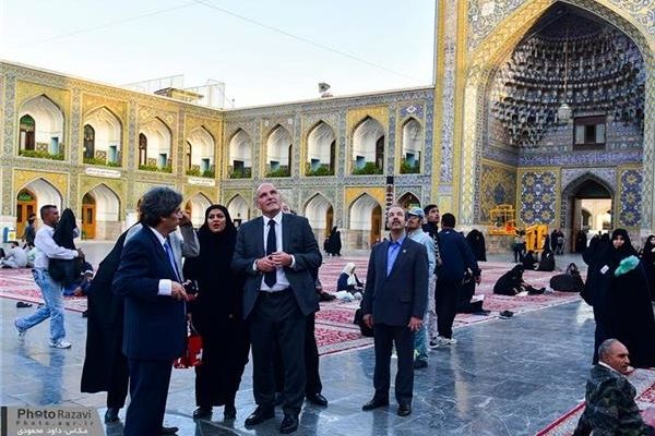 تشرف سفیر سوئیس در ایران به حرم مطهر رضوی + تصاویر