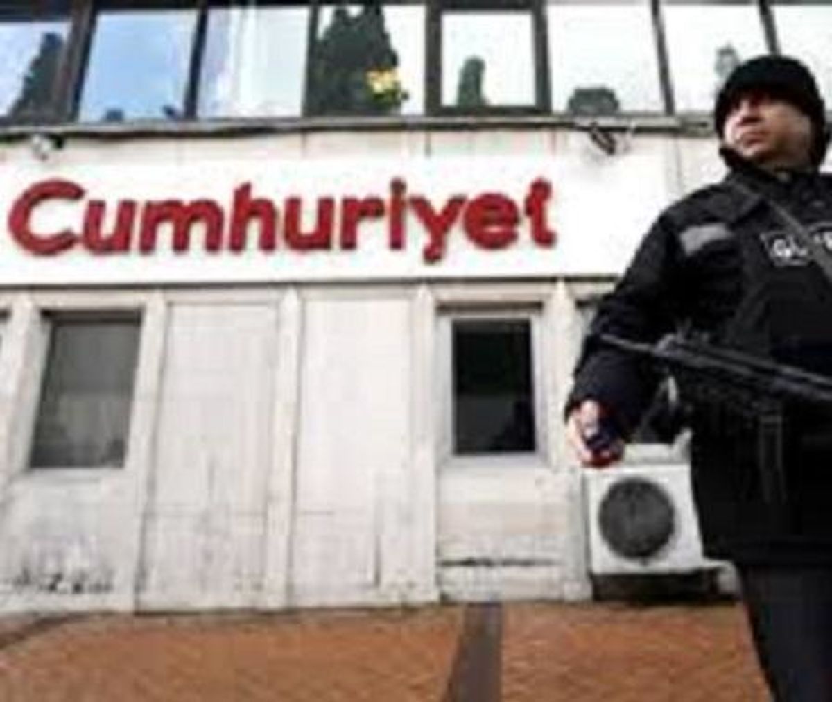دستگیری ۹ عضو روزنامه "جمهوریت" توسط پلیس ترکیه