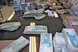 اعداد عجیب نقدینگی در دولت یازدهم/ نقدینگی تا پایان سال ۹۶ به ۱۷۰۰ هزار میلیارد تومان می‌رسد!