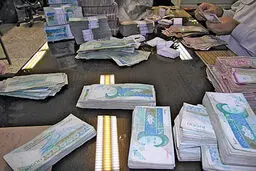 اعداد عجیب نقدینگی در دولت یازدهم/ نقدینگی تا پایان سال ۹۶ به ۱۷۰۰ هزار میلیارد تومان می‌رسد!