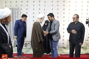 دیدار نماینده رهبر معظم انقلاب در دانشگاه‌ها با خانواده شهید مدافع حرم