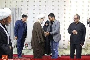 دیدار نماینده رهبر معظم انقلاب در دانشگاه‌ها با خانواده شهید مدافع حرم