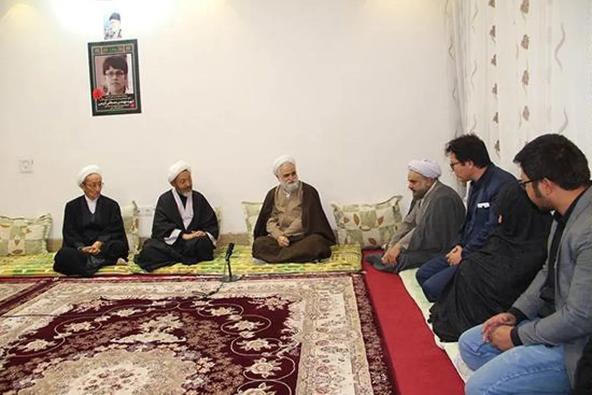 نماینده رهبر انقلاب با خانواده شهید مصطفی کریمی دیدار کرد + تصاویر