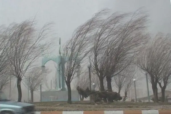 باد با سرعت ۱۱۲ کیلومتر شهرستان اردکان را در نوردید