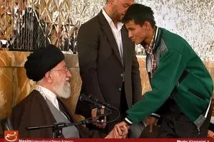 دیدار خانواده شهدای مدافع حرم افغانستانی لشکر فاطمیون با رهبر معظم انقلاب