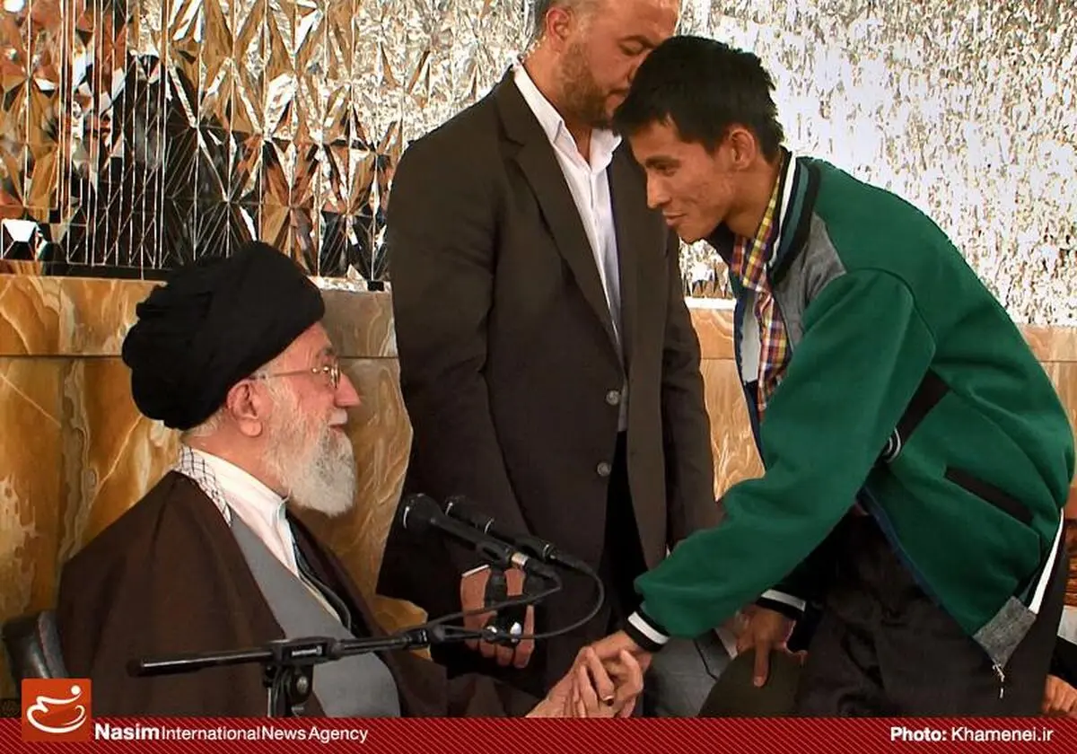 دیدار خانواده شهدای مدافع حرم افغانستانی لشکر فاطمیون با رهبر معظم انقلاب