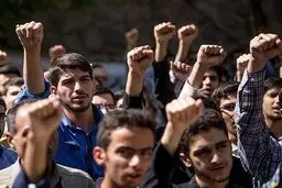 تجمع دانشجویان و نمازگزاران جمعه با عنوان 