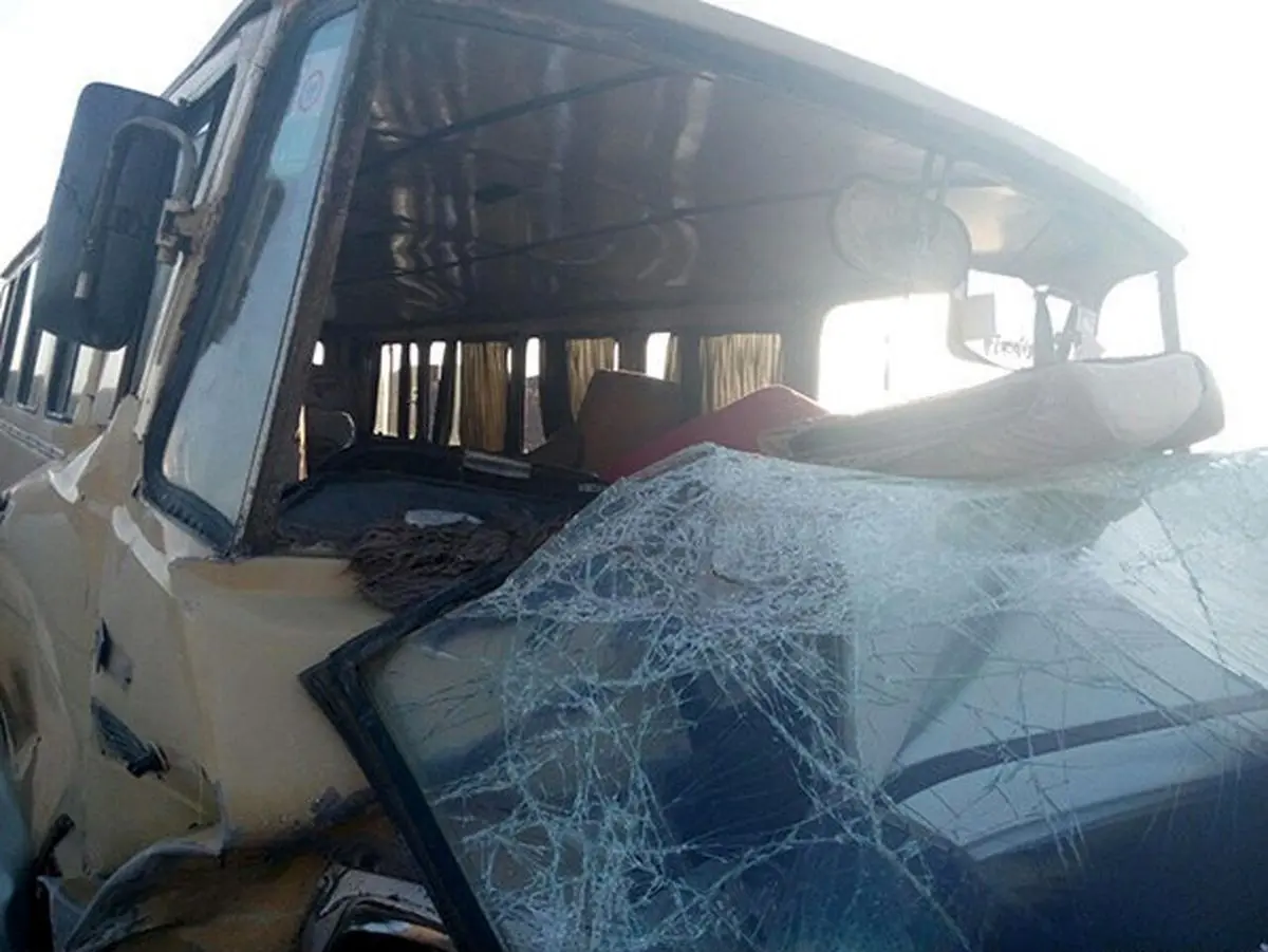 برخورد مینی‌بوس با تریلر در جاده چالوس ۱۴ مصدوم برجای گذاشت