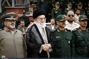 تکریم خانواده‌های شهدای مدافع حرم دانشگاه امام حسین(ع) توسط فرمانده معظم کل قوا