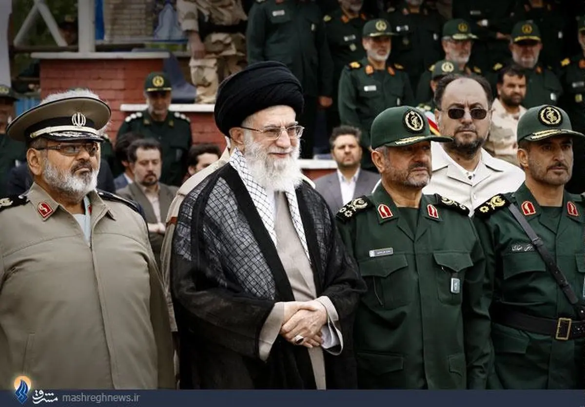 تکریم خانواده‌های شهدای مدافع حرم دانشگاه امام حسین(ع) توسط فرمانده معظم کل قوا