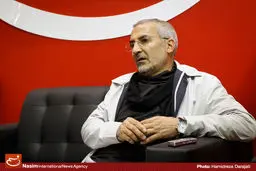 روشنفکران حقیقی عرصه هنر امثال آوینی و سلحشورند